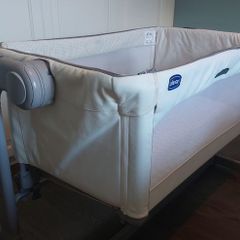 Bed for newborn baby (Chicco Next2me Magic 2)