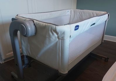 Bed for newborn baby (Chicco Next2me Magic 2)