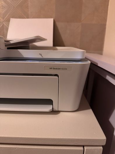 HP DeskJet 4222e + New Cartages