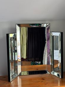 Vanity mirror