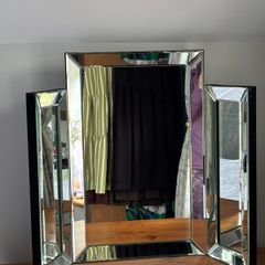 Vanity mirror