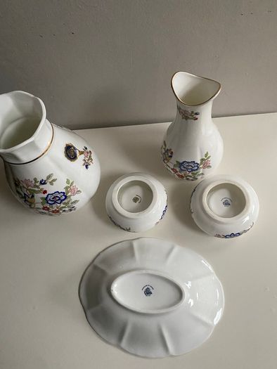 Bargain collection of Five pretty Royal Tara Harmony pattern