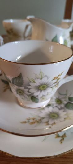 Vintage pretty Duchess Felicity 454 bone china
