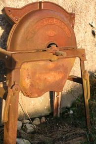 Antique Bentall Patent Unchokable  ROOT CUTTER Flower Pot
