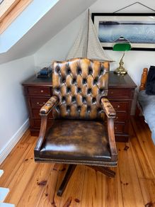 Chesterfield Captain chair