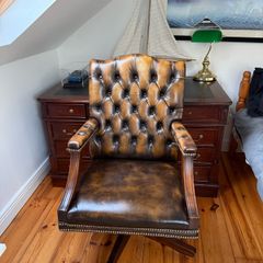 Chesterfield Captain chair