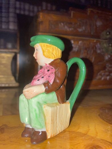 Oliver Twist Artone jug
