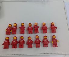 100% Lego Spacemen x 14 Red