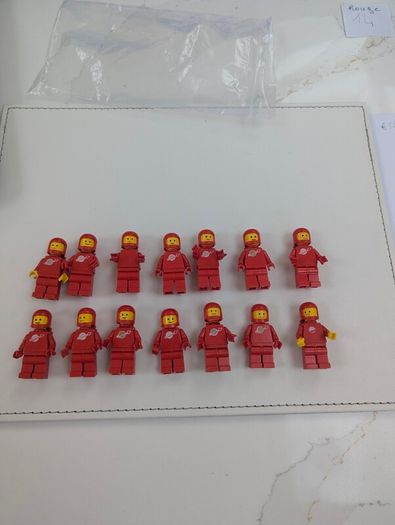 100% Lego Spacemen x 14 Red
