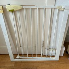Free child stair gate