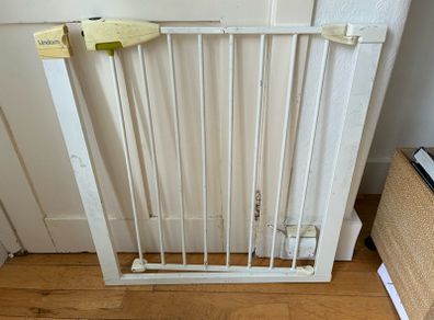 Free child stair gate