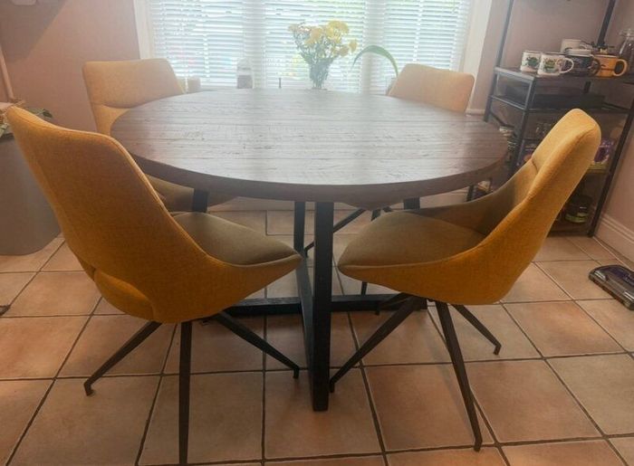 Dining table and 4 chairs