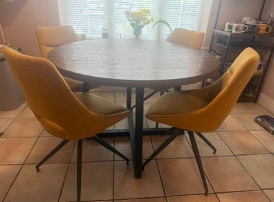 Dining table and 4 chairs