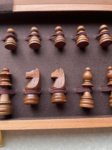 Gokl quality Wooden box Chess Set as New