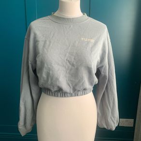 Cropped jumper with design on back. Size S
