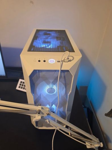 High End White build Gaming PC / streaming set up