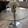 Round glass table Image 2
