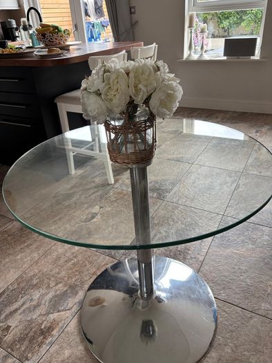 Round glass table