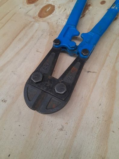 bolt cutters