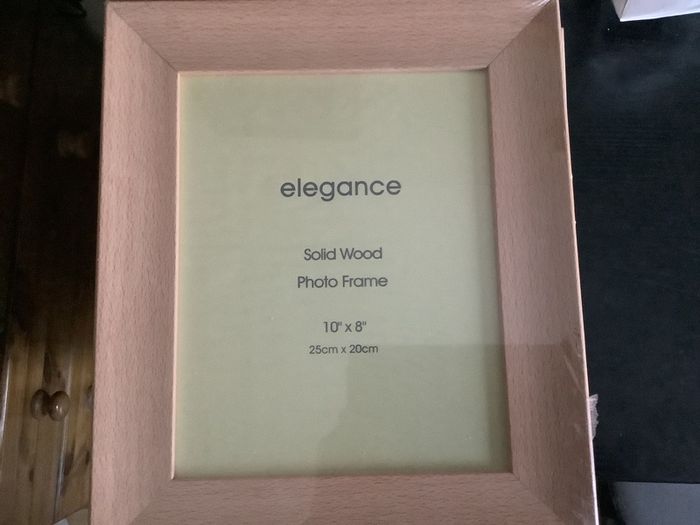 (ELEGANCE)) X 8 Solid wood frames 25cm x 20cm