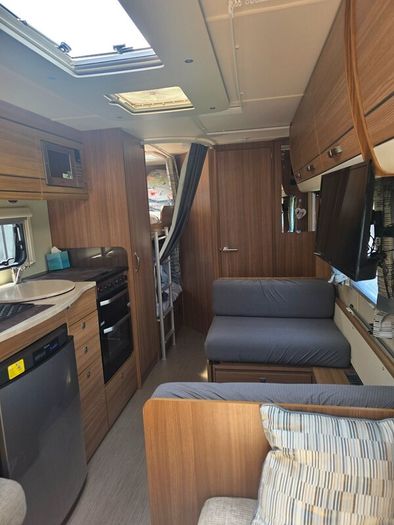 Caravan  Corona Compass Club Class 6 berth 576