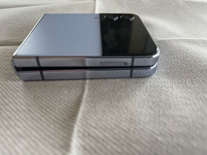 Samsung galaxy flip 4