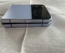Samsung galaxy flip 4