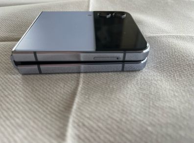 Samsung galaxy flip 4