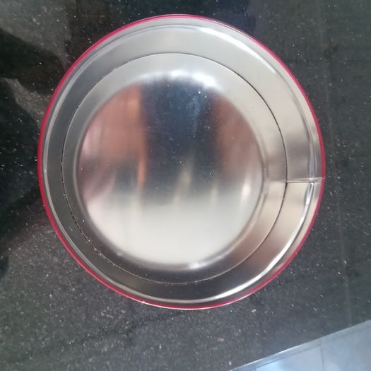 Wagon wheel biscuit tin
