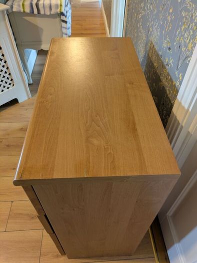 chest of drawers