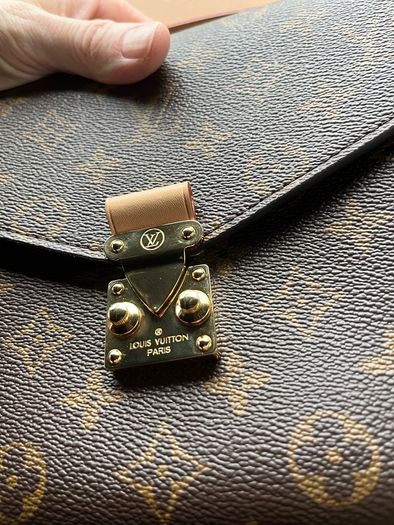 Louis Vuitton Pochette Metis handbag