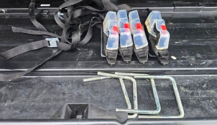 Car roof box 470L and roof bars (rental)