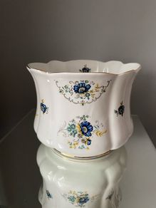 Beautiful Royal Tara Large Floral Planter