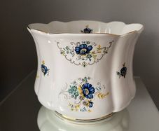 Beautiful Royal Tara Large Floral Planter