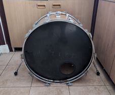 Sonor bass drum with hard case
