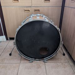 Sonor bass drum with hard case