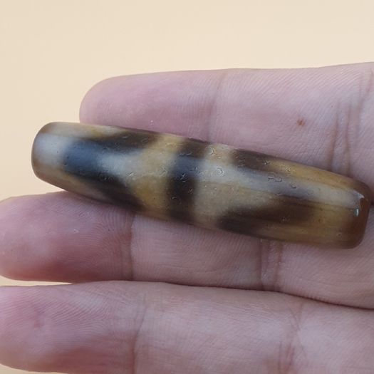 Vintage Himalayan Tibetan Zigzag Pattern Agate Bead Amulet