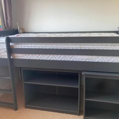 Kid's bed  Mid-sleeper