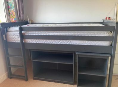 Kid's bed  Mid-sleeper