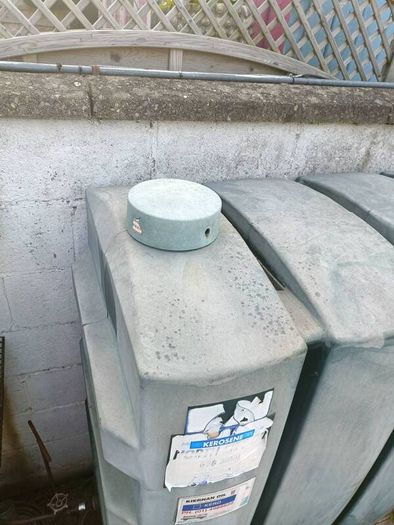 Oil tank