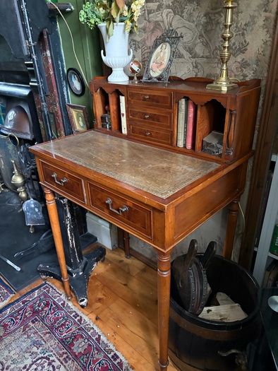 Beautiful Edwardian walnut Lady's Writing Desk