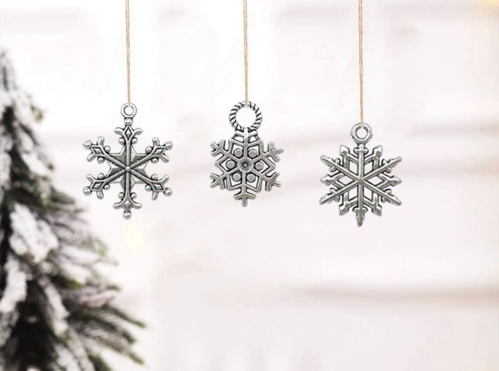 Snowflake Charm, 70 Pieces Mixed Snowflake Pendants Antique Silver Snowflake Charms Christmas Jewelry Making (FREE POSTAGE)