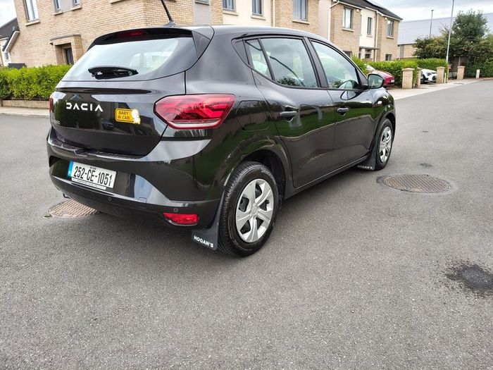 Sandero 2025. Perfect condition. I'm moving abroad