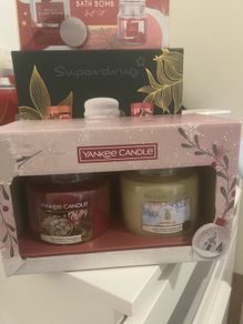2 yankee candles