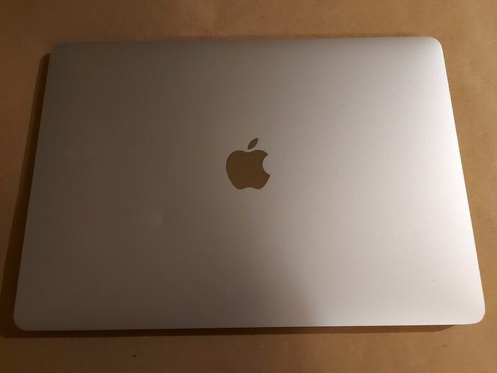 Bundle Of Apple Devices For Parts - Iphones - Ipad - Macbook