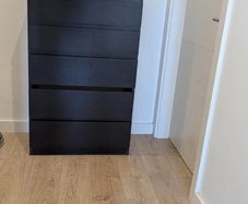 chest of drawers