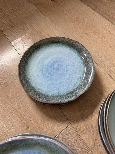 Dining plates 4 of each