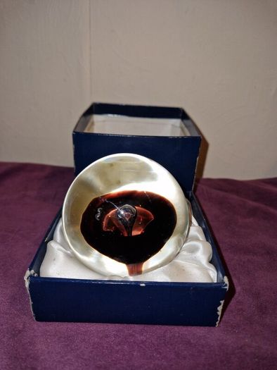 Glass paper weight