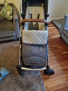 Ickle Bubba Eclipse Pram/Bassinet and car seat plus isofix base