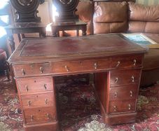 Victorian Mahogany Pedestal Desk